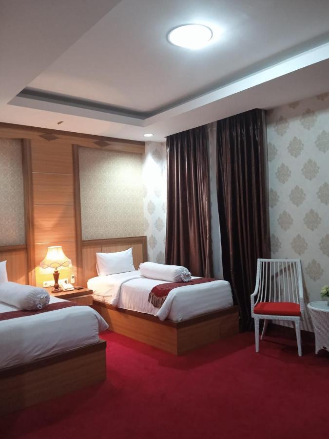 Grand Buana Lestari Hotel Padang  Exterior foto